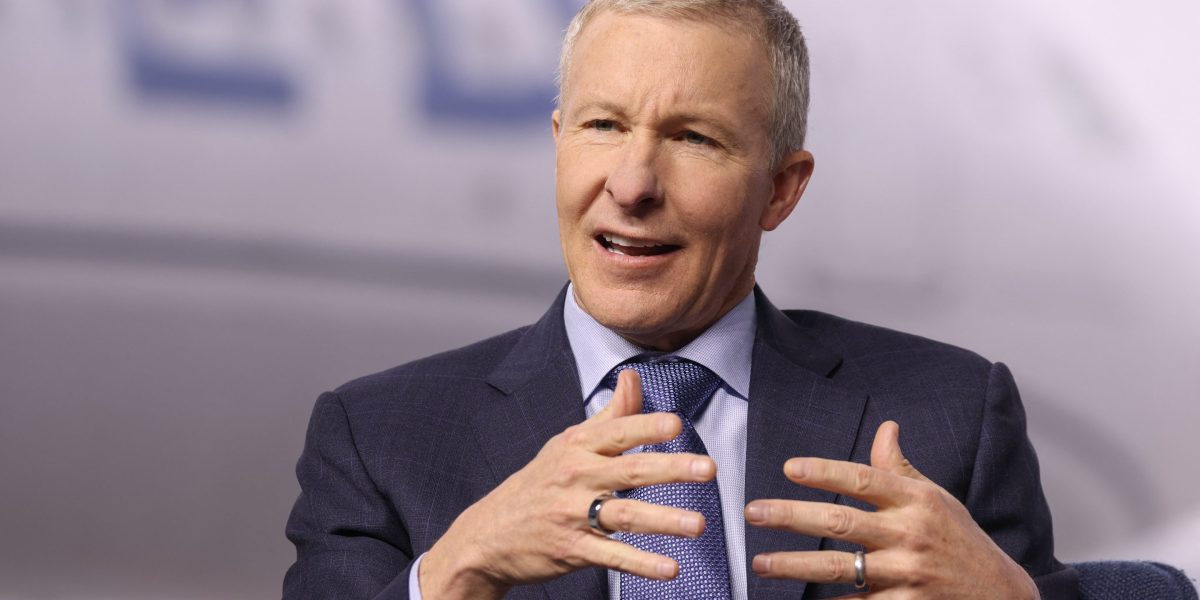 United Airlines CEO Scott Kirby lies on his office floor and takes 20-minute naps—and he says it doesn’t mean he’s accomplished any less